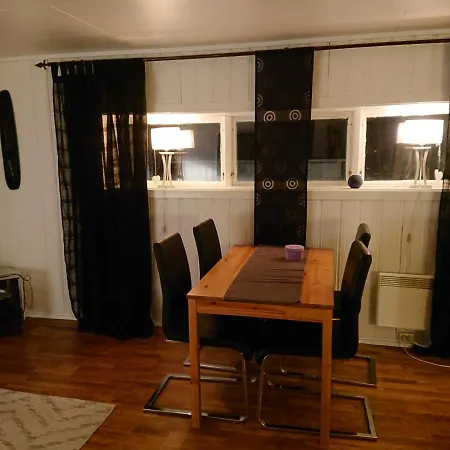 Apartament Bjerkan - Quiet, Cosy, Home. Harstad